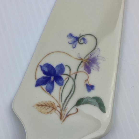 Andrea By Sadek Cake Plate and Server Discontinued Blue Flower & Vine Pattern - Picture 7 of 10